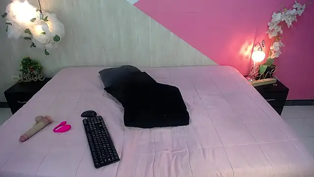 sophia brunette  online show from November 27, 2025, 11:23 am