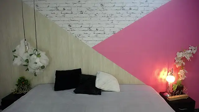 sophia brunette  online show from November 30, 2025, 11:14 am