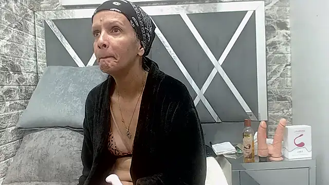 Snapshot of YanetRose chatting on September 22, 2025, 3:19 am YanetRose online show from September 22, 2025, 3:19 am