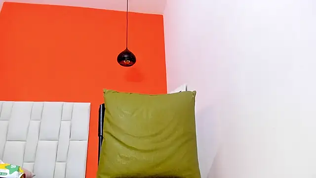 Snapshot of Roxan-hot69 chatting on September 16, 2025, 7:15 pm Roxan-hot69 online show from September 16, 2025, 7:15 pm