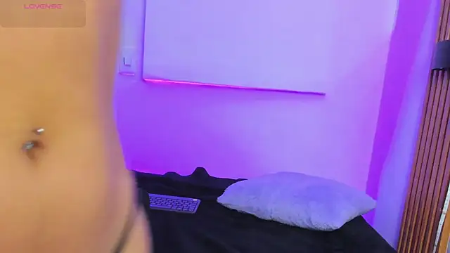 MacarenaSmith online show from November 25, 2025, 11:10 am