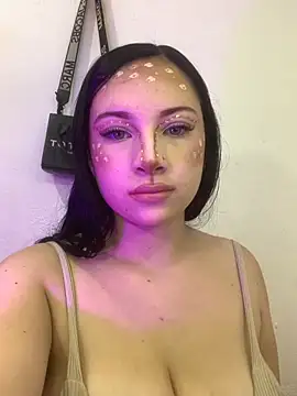 Snapshot of cloe_weiss chatting on October 27, 2025, 2:10 pm cloe weiss online show from October 27, 2025, 2:10 pm