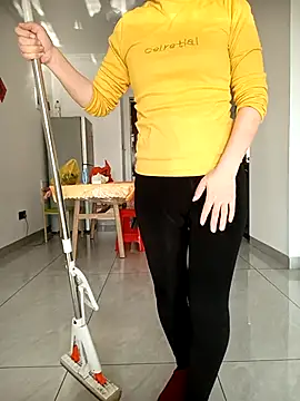 Snapshot of chengcheng12 chatting on December 19, 2025, 1:45 am chengcheng12 online show from December 19, 2025, 1:45 am