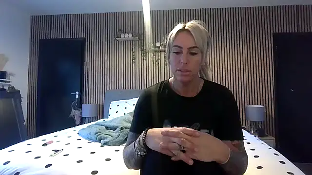 poppyinga1 online show from January 11, 2026, 11:15 am