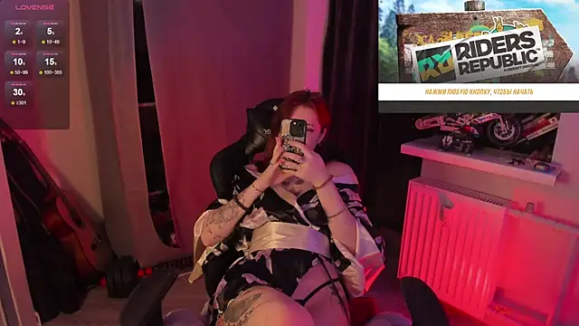 Snapshot of Melante chatting on December 21, 2025, 8:38 pm Melante online show from December 21, 2025, 8:38 pm