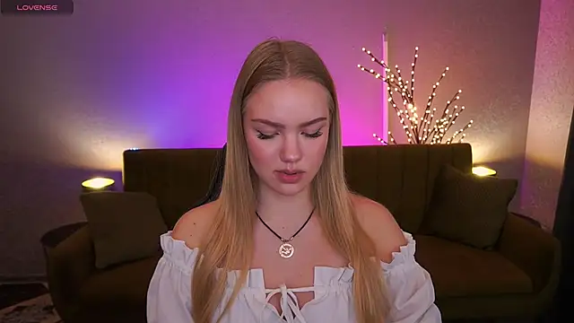 CelesteNoir online show from November 18, 2025, 7:46 am