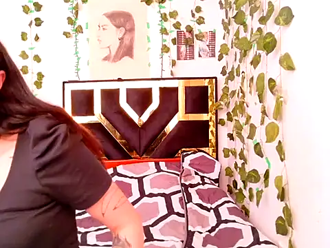 lucywhite13 online show from October 23, 2025, 7:34 pm