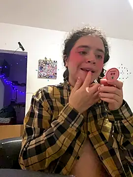 Snapshot of Lucy_YupiSweet chatting on October 31, 2025, 7:31 am Lucy YupiSweet online show from October 31, 2025, 7:31 am