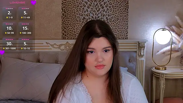 EmilyHyde online show from June 29, 2026, 8:42 pm