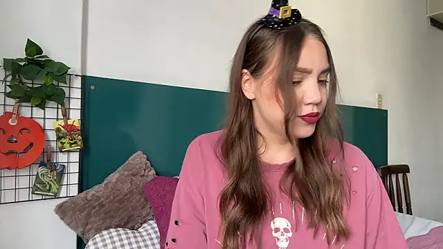 Snapshot of NebulaHaven chatting on October 28, 2025, 6:32 pm NebulaHaven online show from October 28, 2025, 6:32 pm