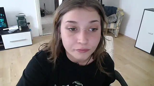 Snapshot of Aliens4twenty chatting on October 9, 2025, 10:24 am Aliens4twenty online show from October 9, 2025, 10:24 am