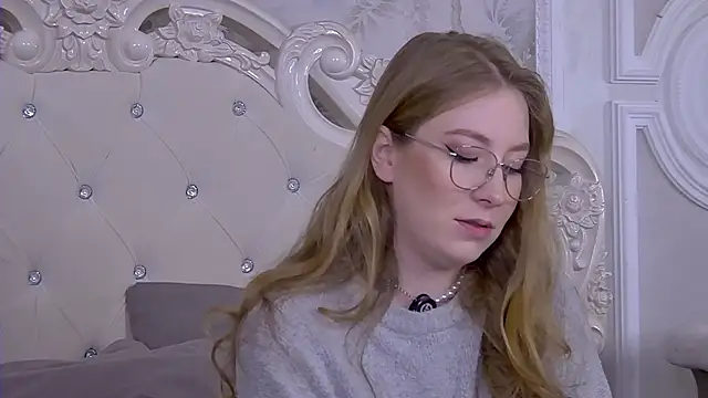 MiaEuphoria  online show from October 8, 2025, 3:37 am