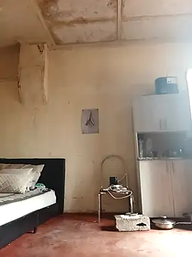 RFeltomWhitJ online show from November 3, 2025, 5:42 am