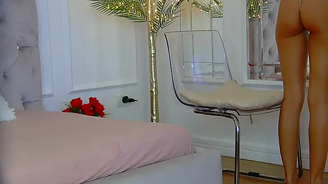 KimmDaviss online show from July 6, 2026, 2:47 pm