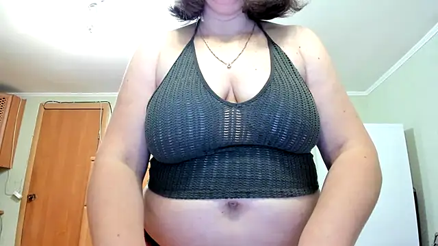 Snapshot of KATTYWARM_ chatting on February 16, 2026, 9:33 pm KATTYWARM online show from February 16, 2026, 9:33 pm