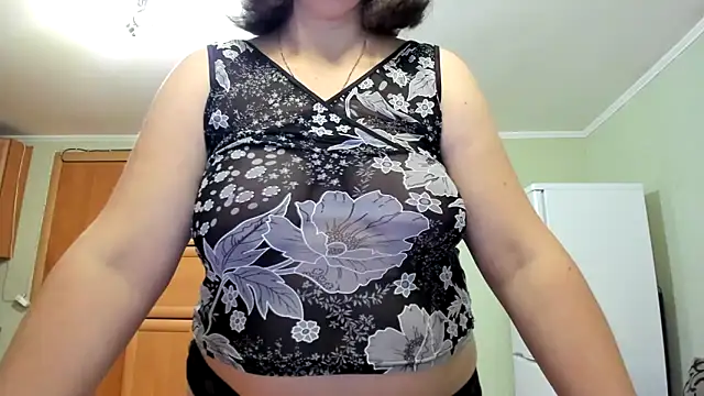 Snapshot of KATTYWARM_ chatting on February 24, 2026, 9:35 pm KATTYWARM online show from February 24, 2026, 9:35 pm