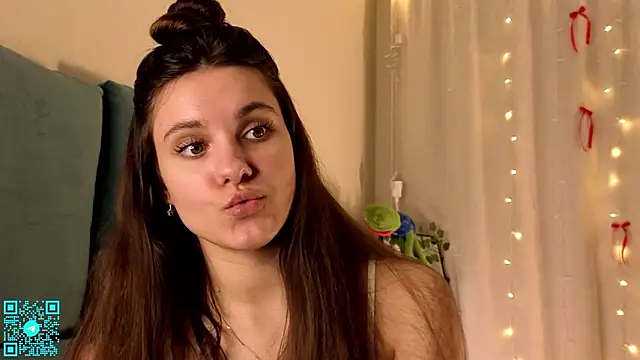 Snapshot of chloemilka chatting on February 15, 2026, 5:20 pm chloemilka online show from February 15, 2026, 5:20 pm