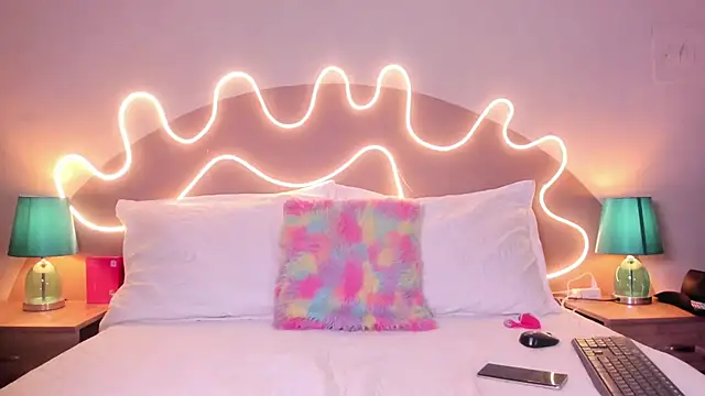 Enrrixxx  online show from September 19, 2025, 12:34 am