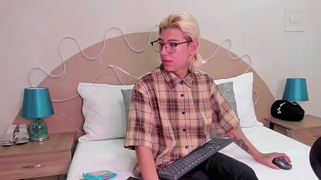 Enrrixxx  online show from November 3, 2025, 8:21 pm