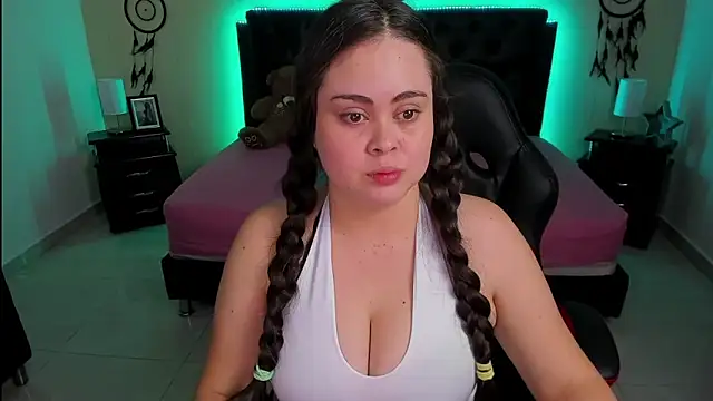 Snapshot of LolaVillalobos chatting on October 12, 2025, 1:32 pm LolaVillalobos online show from October 12, 2025, 1:32 pm