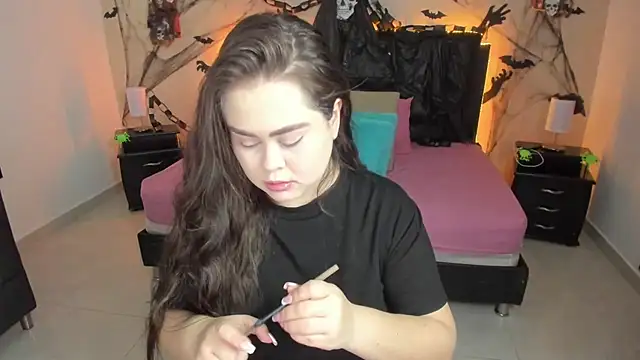 Snapshot of LolaVillalobos chatting on October 15, 2025, 12:05 pm LolaVillalobos online show from October 15, 2025, 12:05 pm