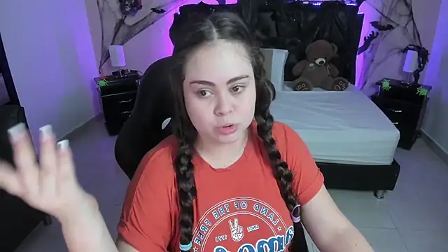 Snapshot of LolaVillalobos chatting on October 18, 2025, 12:06 pm LolaVillalobos online show from October 18, 2025, 12:06 pm