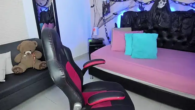 Snapshot of LolaVillalobos chatting on October 25, 2025, 7:19 pm LolaVillalobos online show from October 25, 2025, 7:19 pm