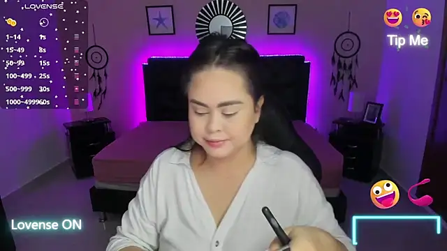 Snapshot of LolaVillalobos chatting on November 5, 2025, 1:55 pm LolaVillalobos online show from November 5, 2025, 1:55 pm