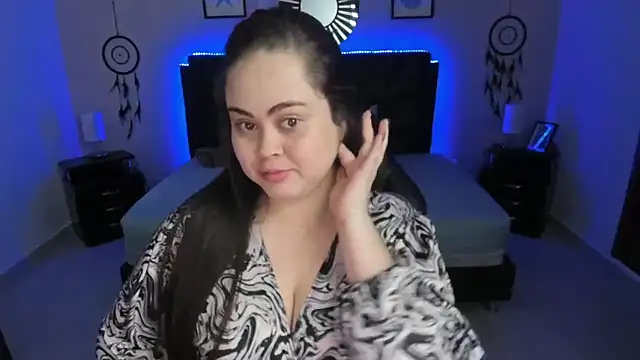 Snapshot of LolaVillalobos chatting on November 17, 2025, 12:33 pm LolaVillalobos online show from November 17, 2025, 12:33 pm