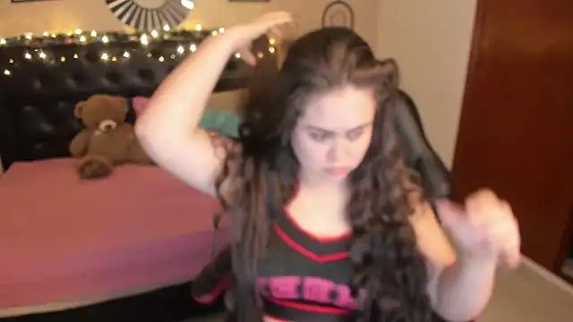 Snapshot of LolaVillalobos chatting on December 3, 2025, 1:53 pm LolaVillalobos online show from December 3, 2025, 1:53 pm