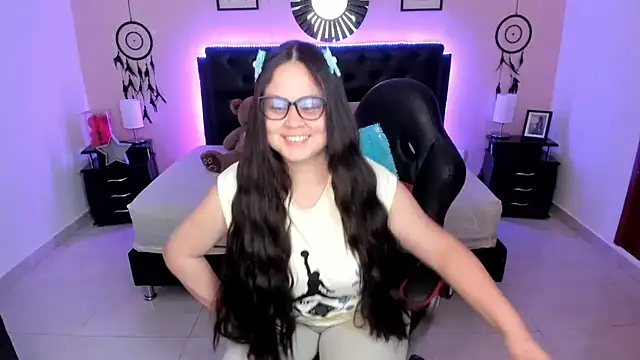 LolaVillalobos online show from March 19, 2026, 12:20 pm