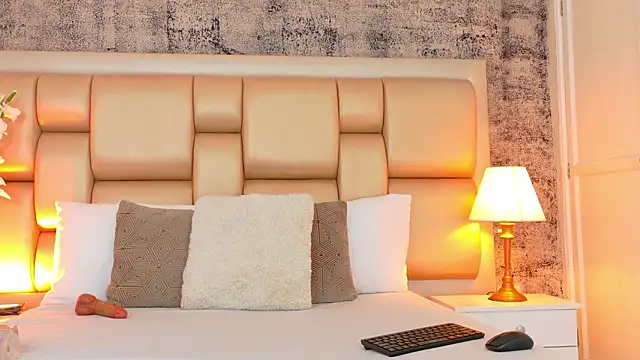 Snapshot of Edna_Copper chatting on February 5, 2026, 4:06 am Edna Copper online show from February 5, 2026, 4:06 am