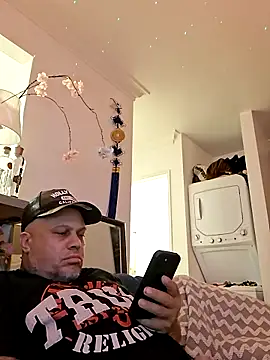 Snapshot of Auhenri25 chatting on July 1, 2026, 8:27 am Auhenri25 online show from July 1, 2026, 8:27 am
