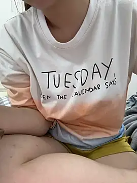 PhuongNhi21 online show from November 10, 2025, 8:24 am