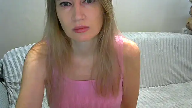 Snapshot of JessFoxxx chatting on February 22, 2026, 4:02 am JessFoxxx online show from February 22, 2026, 4:02 am