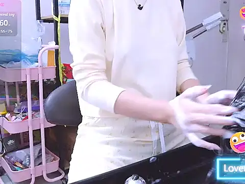 single-mom2x online show from November 5, 2025, 4:12 am