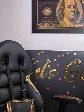 Snapshot of candy__fox_ chatting on October 3, 2025, 12:24 pm candy fox online show from October 3, 2025, 12:24 pm