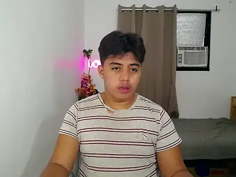 Hugecock2hundle intown online show from November 7, 2025, 2:17 pm