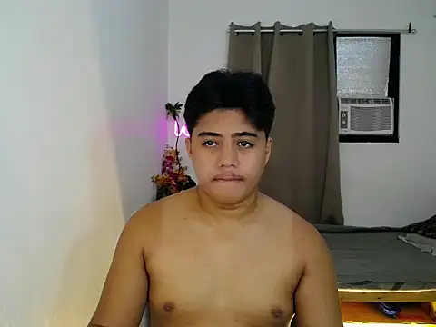 Hugecock2hundle intown online show from November 17, 2025, 8:09 am