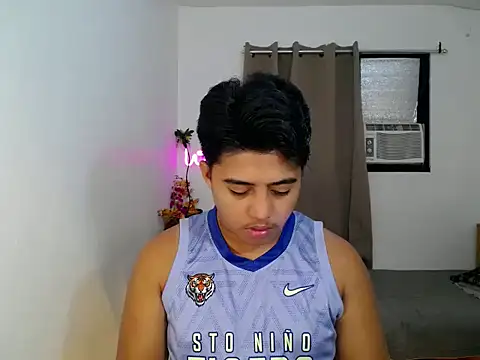 Hugecock2hundle intown online show from November 24, 2025, 7:30 am