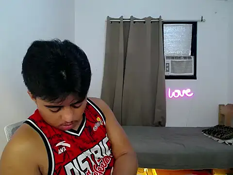 Hugecock2hundle intown online show from November 28, 2025, 7:38 pm