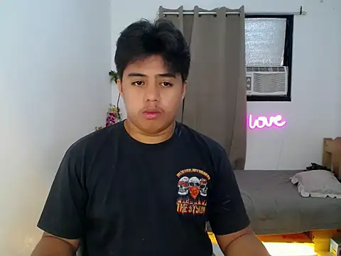 Hugecock2hundle intown online show from December 3, 2025, 4:05 pm