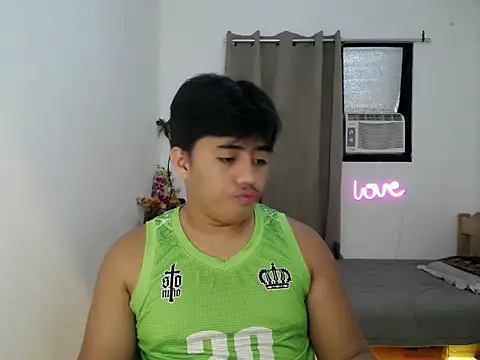 Hugecock2hundle intown online show from December 16, 2025, 12:10 pm