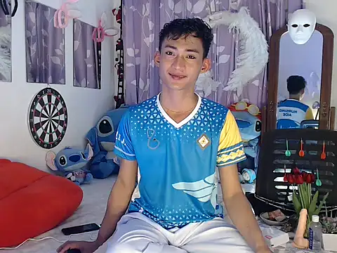 Snapshot of good_boy_in_bed chatting on October 3, 2025, 6:32 am good boy in bed online show from October 3, 2025, 6:32 am