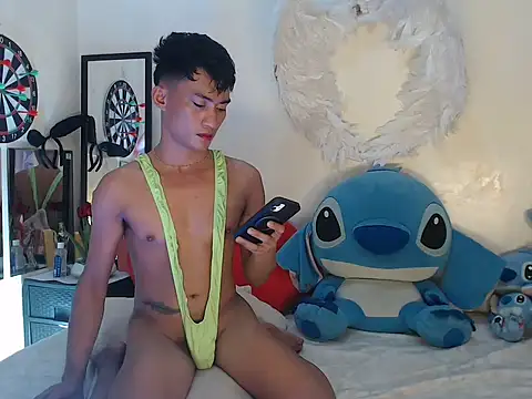 Snapshot of good_boy_in_bed chatting on October 23, 2025, 3:44 pm good boy in bed online show from October 23, 2025, 3:44 pm