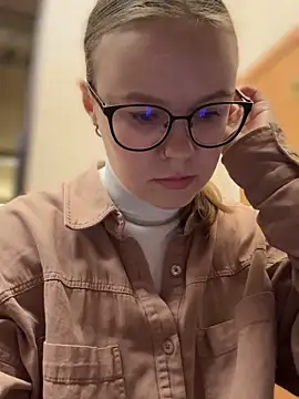  CherryBloom  online show from October 6, 2025, 6:22 am