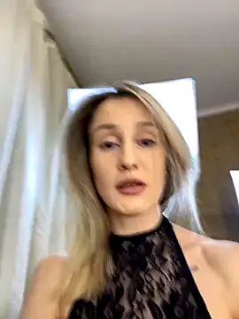 RosieBlossom online show from November 3, 2025, 5:14 pm