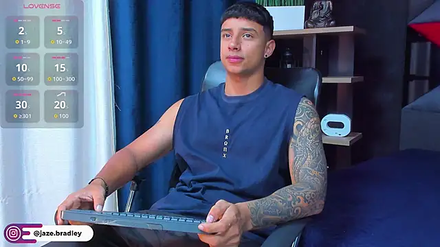 jaze bradley online show from October 29, 2025, 11:23 am