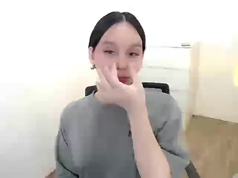 holly tabby online show from October 17, 2025, 7:05 pm