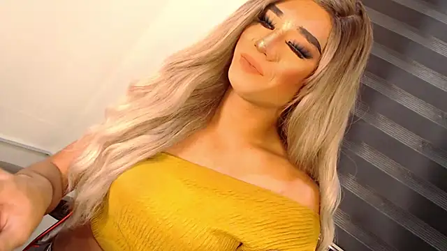 Snapshot of SissifyMeNow chatting on November 11, 2025, 1:27 am SissifyMeNow online show from November 11, 2025, 1:27 am